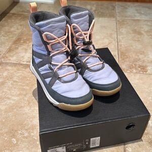 Sorel youth Whitney ll short lace girls boots size 4